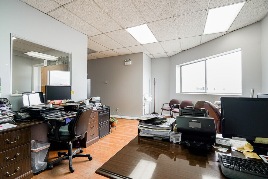 19323 94th Ave, Surrey, BC à vendre - Photo du bâtiment - Image 3 de 10