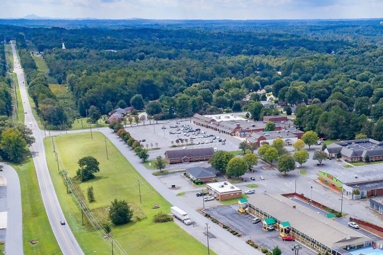 626-658 Center Dr, Lincolnton, NC à louer - Photo du bâtiment - Image 2 de 3