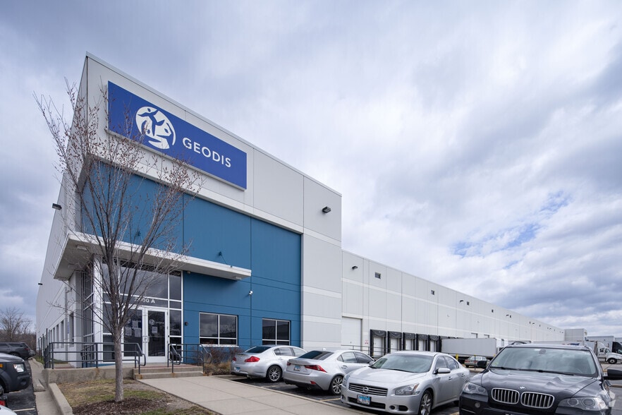 2000 Arthur Ave, Elk Grove Village, IL for lease - Building Photo - Image 3 of 8