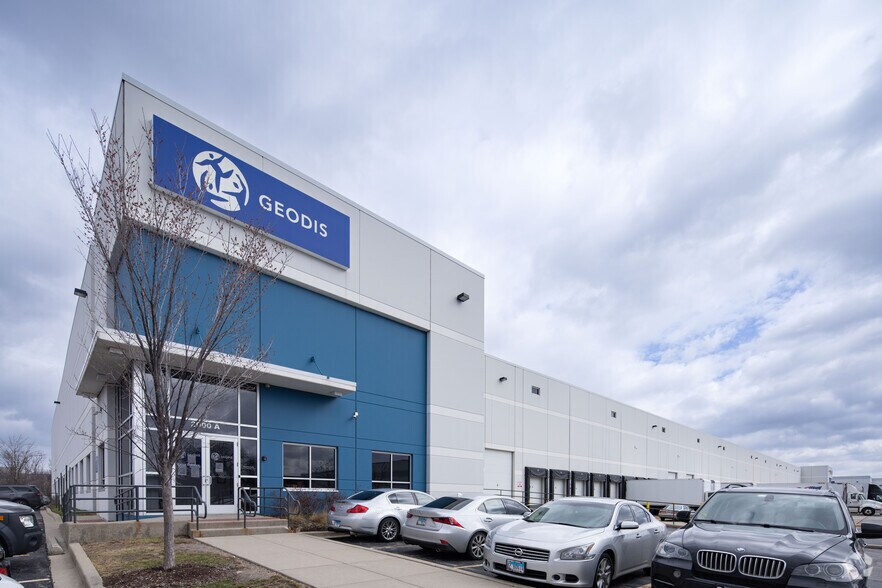 2000 Arthur Ave, Elk Grove Village, IL à louer - Photo du bâtiment - Image 3 de 8