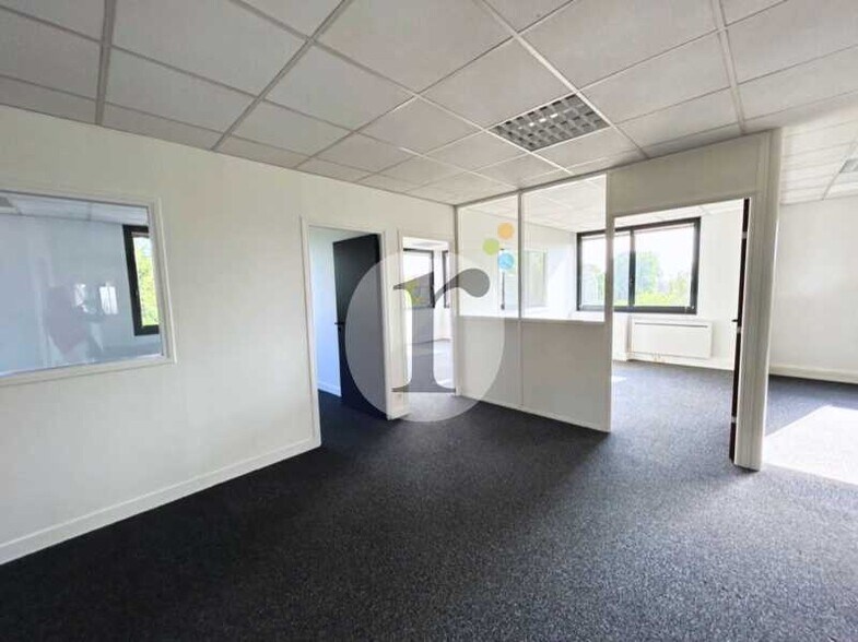 Office in Capinghem for lease - Interior Photo - Image 2 of 7