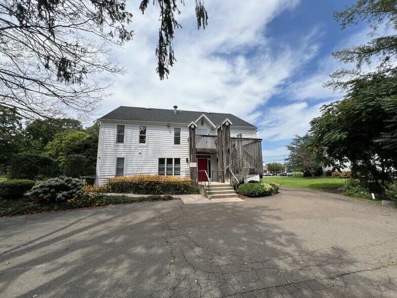 588 Boston Post Rd, Madison, CT à louer - Photo du bâtiment - Image 3 de 9