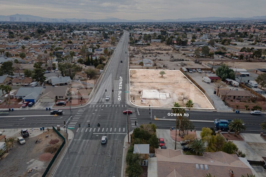 6005 W Gowan Rd, Las Vegas, NV à vendre - Photo du bâtiment - Image 2 de 5