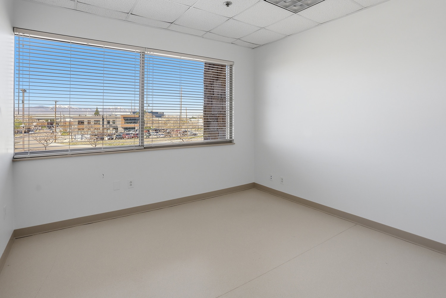 5323 S Woodrow St, Salt Lake City, UT à louer Photo intérieure- Image 1 de 13