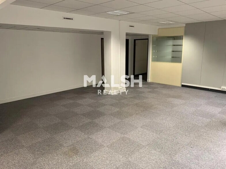 Flex dans Lyon à louer - Photo du bâtiment - Image 3 de 13