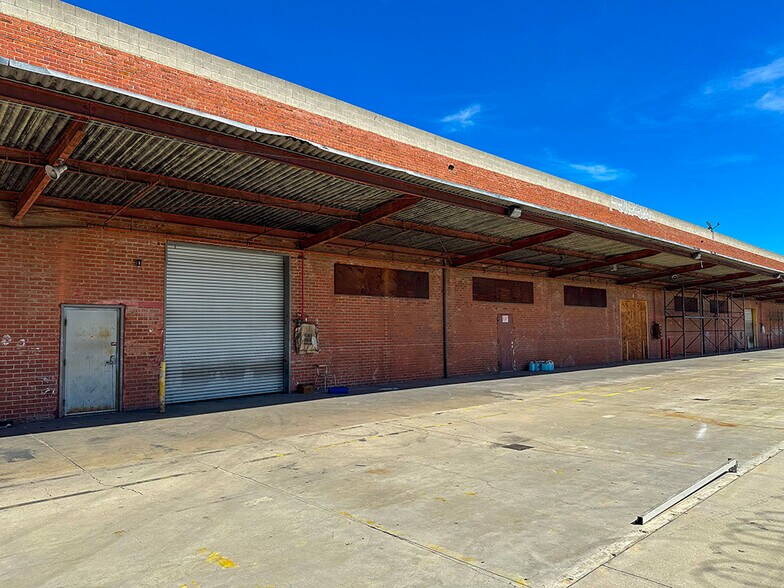 4700 S Boyle Ave, Vernon, CA à louer - Photo du bâtiment - Image 3 de 11