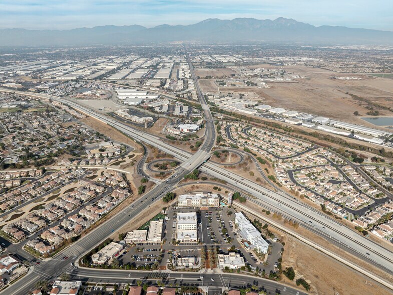 15881 Pomona Rincon Rd, Chino Hills, CA à louer - Aérien - Image 2 de 4