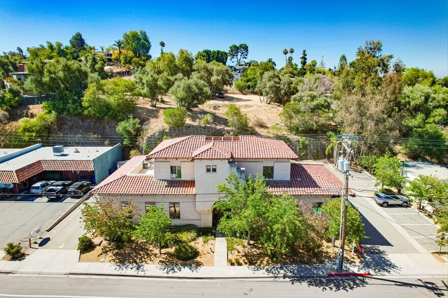 343 E Alvarado St, Fallbrook, CA à vendre - Photo du bâtiment - Image 1 de 89