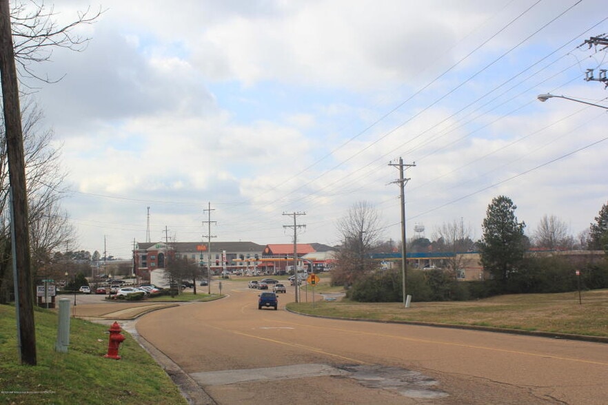 9105 E Sandidge Rd, Olive Branch, MS à louer - Photo du bâtiment - Image 2 de 36