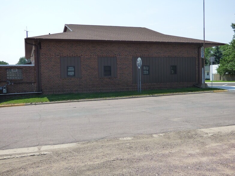 106 N Renville St, Winthrop, MN à vendre - Photo du bâtiment - Image 3 de 13