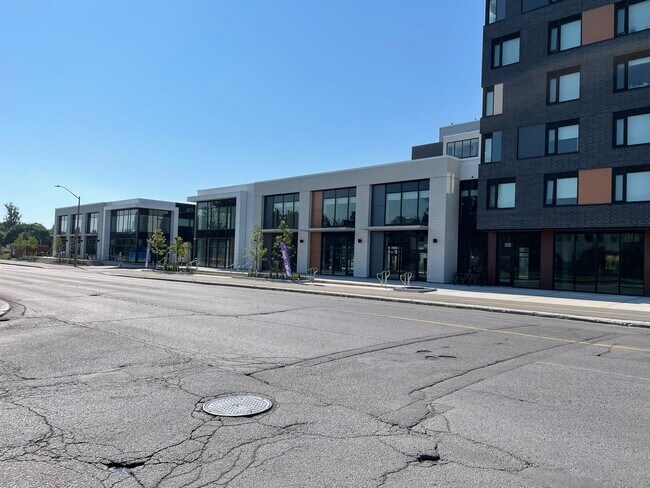 Plus de détails pour 770 Brookfield Rd, Ottawa, ON - Commerce de détail à louer