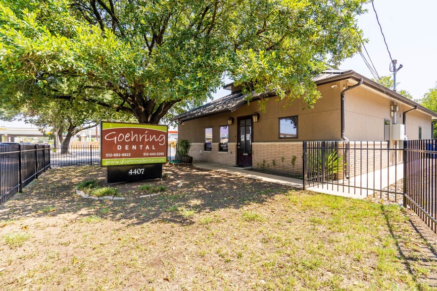 4407 Menchaca Rd, Austin, TX à louer - Photo principale - Image 3 de 8