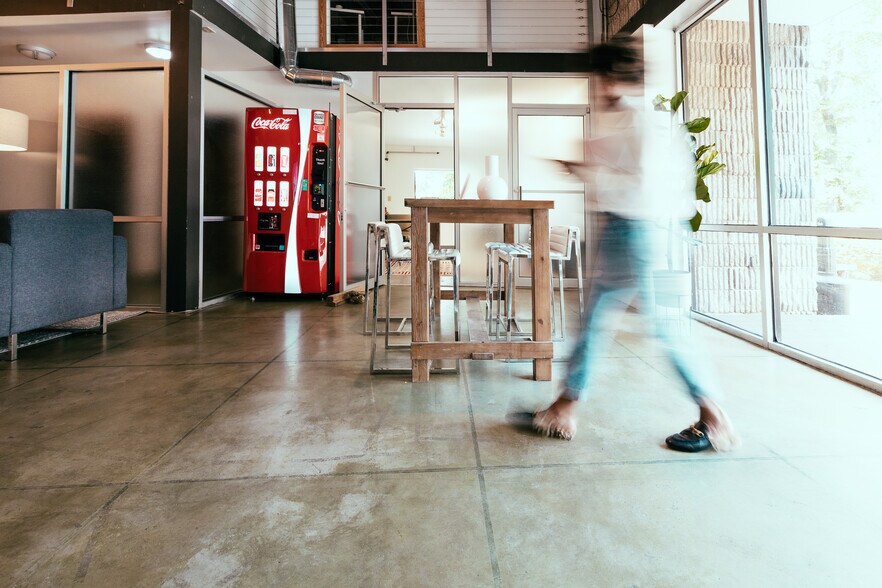 695 Pylant St, Atlanta, GA à louer - Photo du bâtiment - Image 3 de 19