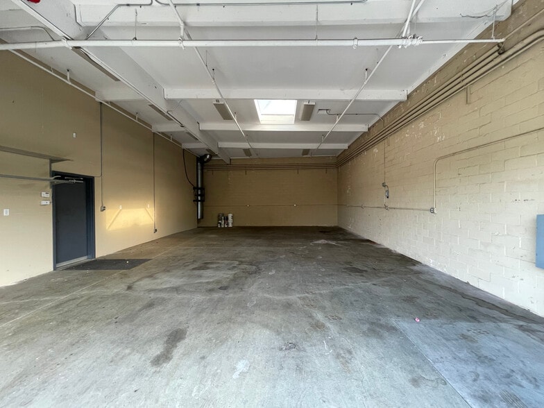13806 S Inglewood Ave, Hawthorne, CA à vendre - Photo du bâtiment - Image 3 de 13
