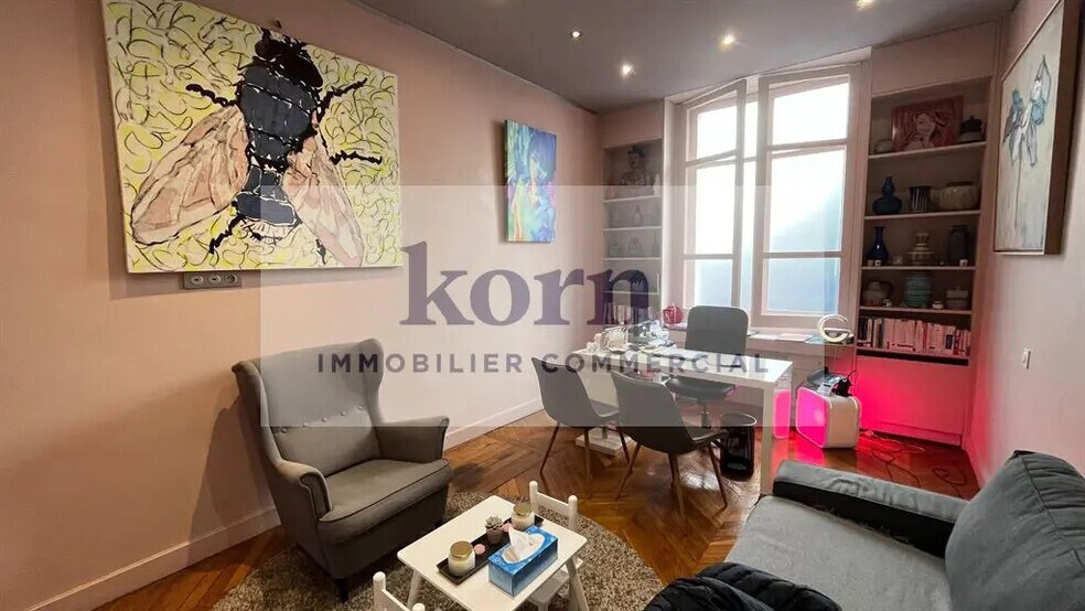 Immeuble residentiel dans Paris à vendre - Photo intérieure - Image 3 de 8
