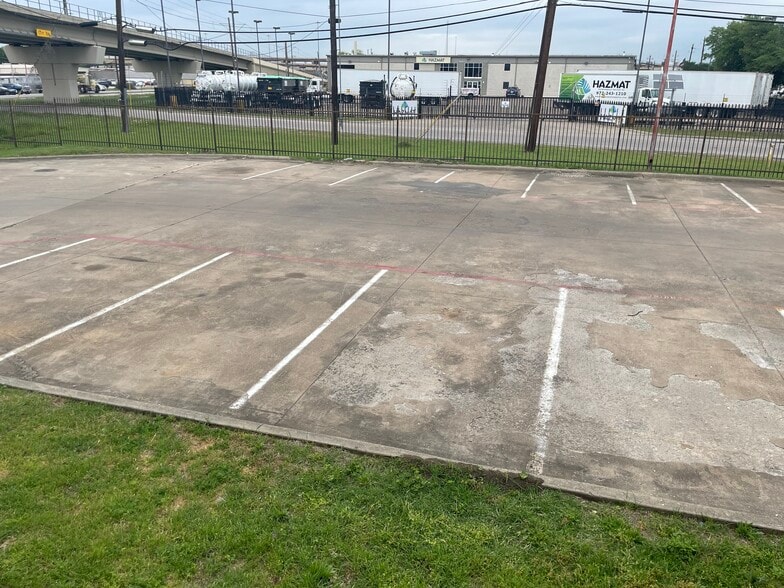 2600 Northaven Rd, Dallas, TX for lease - Building Photo - Image 3 of 8