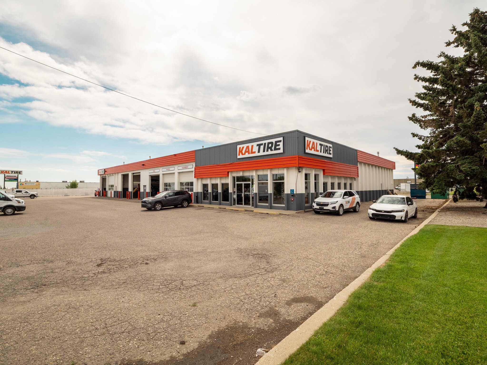 Kal Tire Property Portfolio | Tranche 3 portfolio of 1 properties for sale on LoopNet.ca Primary Photo- Image 1 of 9