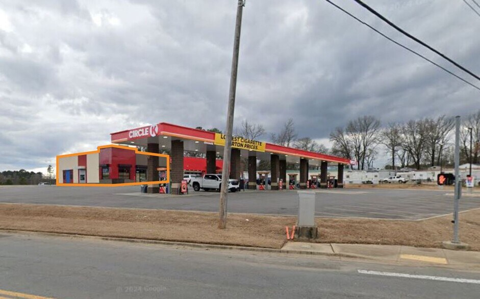 3005A Pine St, Arkadelphia, AR à louer - Photo du bâtiment - Image 1 de 6