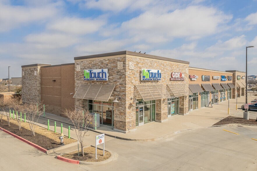 4940 W University Dr, Prosper, TX à louer - Photo du bâtiment - Image 2 de 11