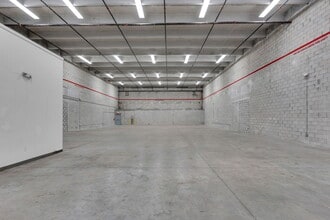 7900 NW 71st St, Miami, FL for lease Interior Photo- Image 2 of 32