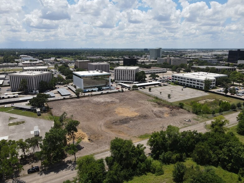 Benmar Dr, Houston, TX à vendre - Photo du bâtiment - Image 2 de 5