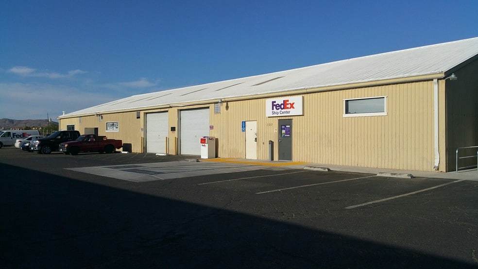 735-737 W Ridgecrest Blvd, Ridgecrest, CA à louer - Photo du bâtiment - Image 2 de 9