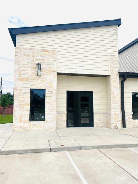 317 W San Augustine St, Deer Park, TX à louer - Photo du bâtiment - Image 2 de 5