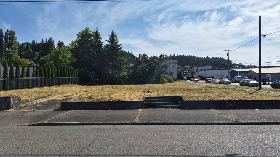 124 NW Cascade Ave, Chehalis, WA for sale - Building Photo - Image 2 of 2
