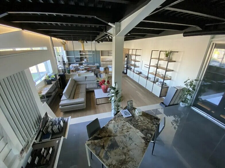 Flex in Viarmes for lease - Interior Photo - Image 3 of 18