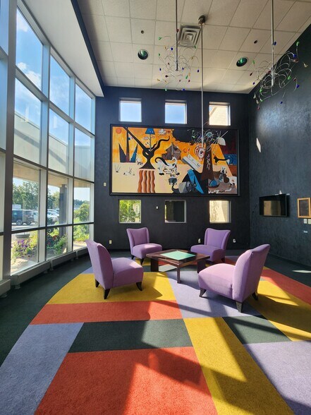 750 2nd St NE, Hopkins, MN à louer - Hall d’entrée - Image 3 de 15