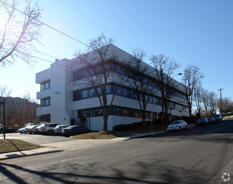 1751 Elton Rd, Silver Spring, MD à louer - Photo du bâtiment - Image 3 de 3
