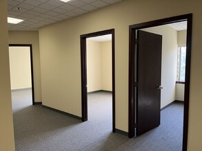285 Forest Grove Dr, Pewaukee, WI for lease Interior Photo- Image 2 of 4