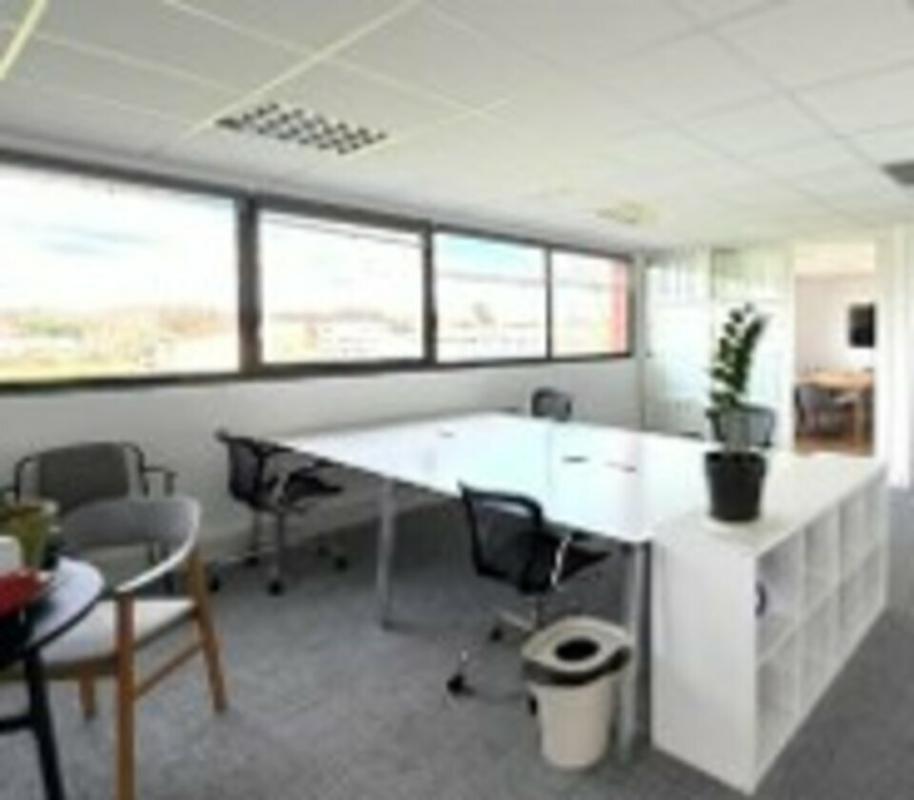 Office in Mérignac for lease Interior Photo- Image 1 of 5