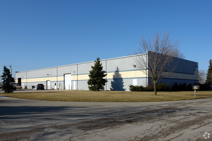 6969 Commodore Dr, Walbridge, OH for sale - Building Photo - Image 3 of 6