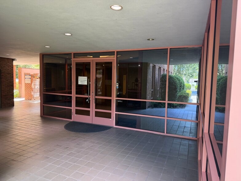 2700 NW 43rd St, Gainesville, FL for lease - Interior Photo - Image 2 of 30