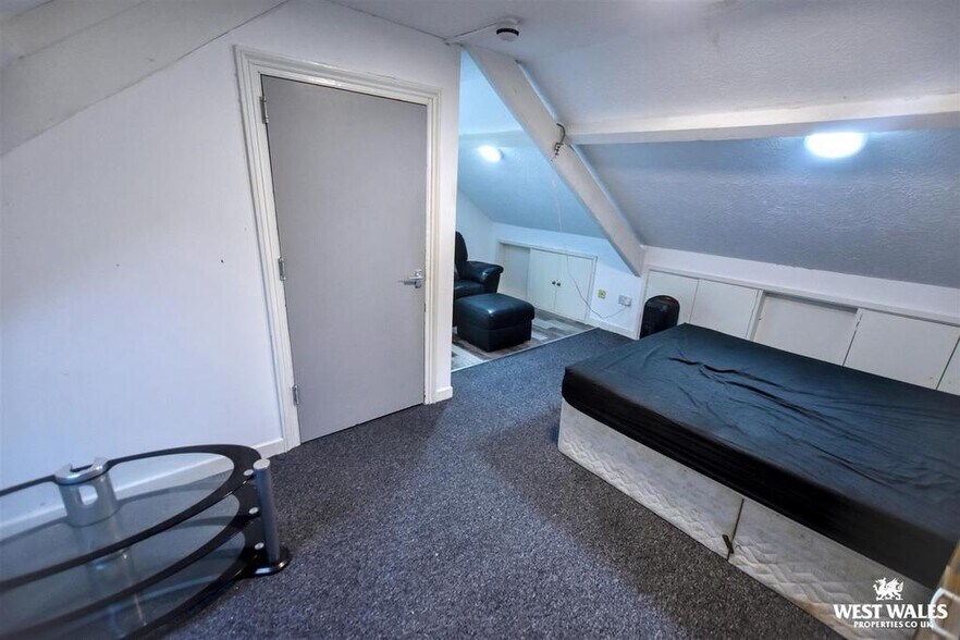 29 Dimond St, Pembroke Dock à vendre - Photo du bâtiment - Image 3 de 24