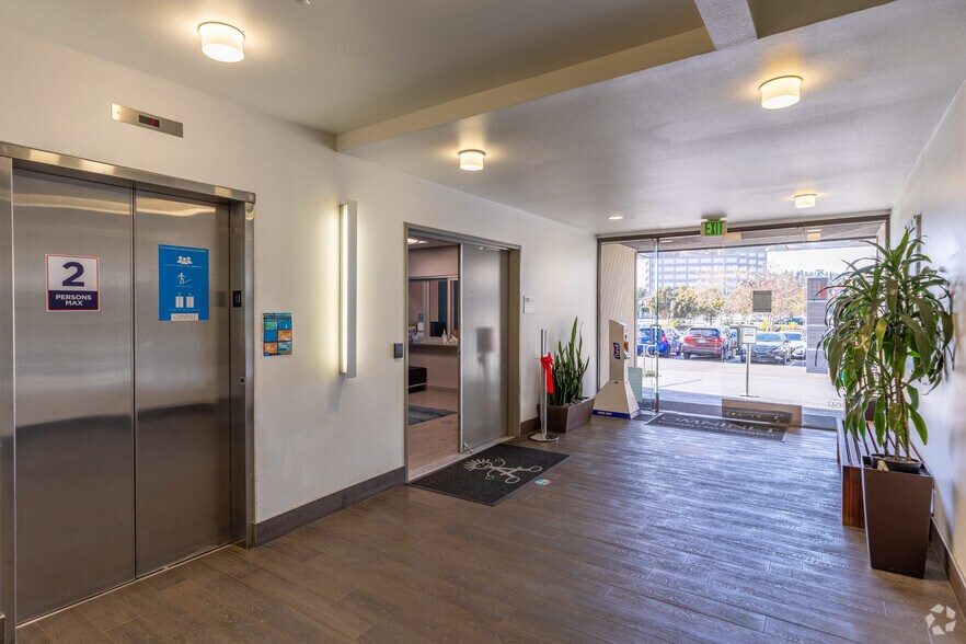 5333 Mission Center Rd, San Diego, CA à louer - Hall d’entrée - Image 3 de 3