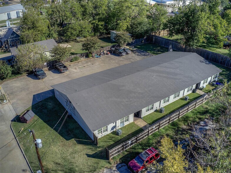 214 Locust St, Sulphur Springs, TX à vendre - Photo du bâtiment - Image 2 de 25