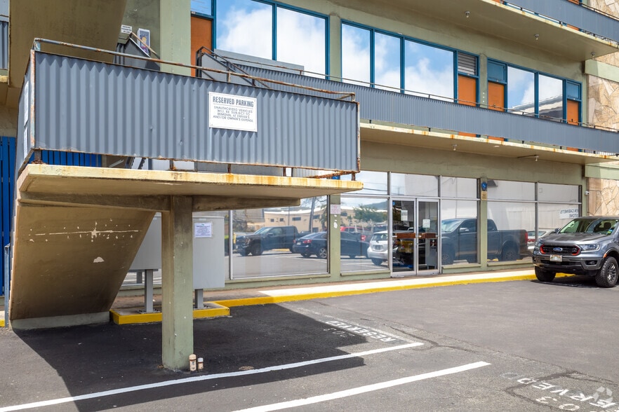 904 Kohou St, Honolulu, HI for lease - Building Photo - Image 2 of 4