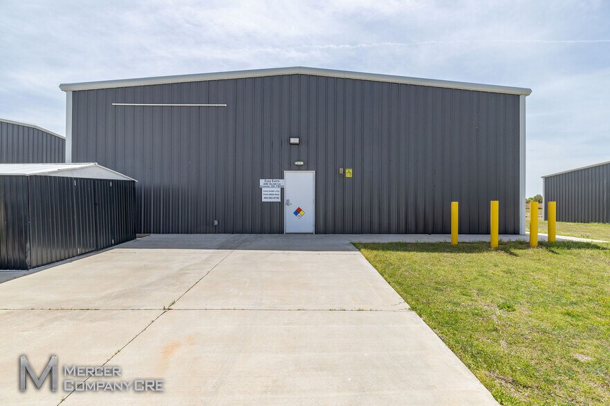 240 Silver Ln, Edmond, OK à vendre - Photo du bâtiment - Image 2 de 22
