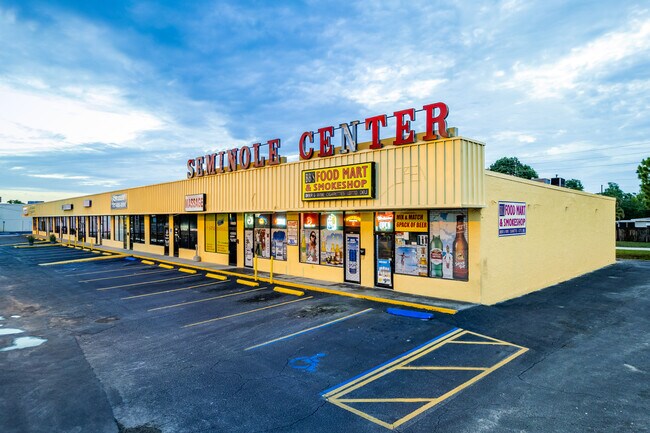 Plus de détails pour 10601-10641 117th Dr, Largo, FL - Commerce de détail à louer