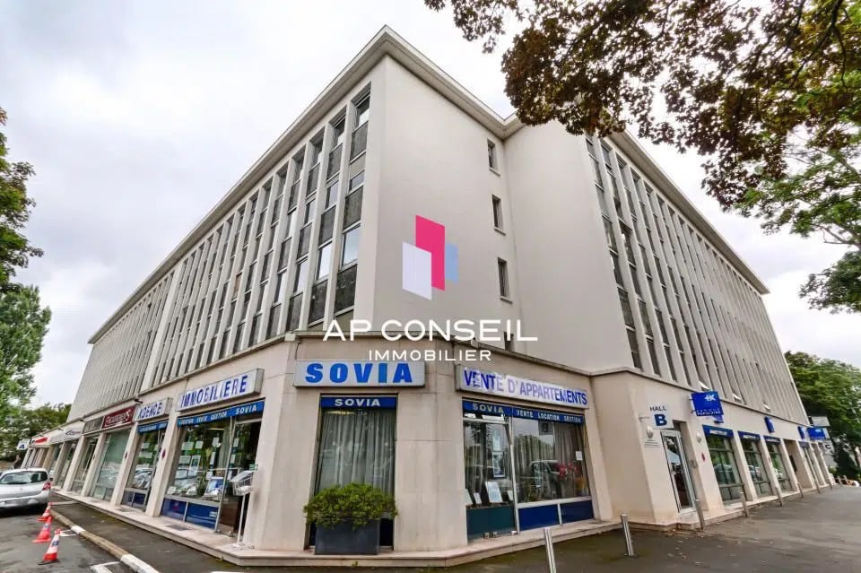 Office in Le Chesnay-Rocquencourt for lease Building Photo- Image 1 of 20