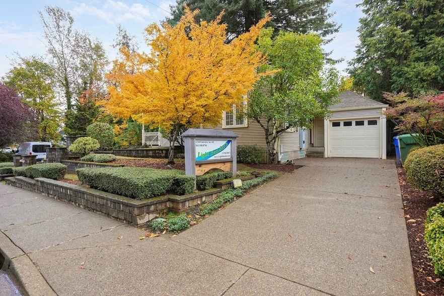 1230 Fairview Ave SE, Salem, OR à vendre - Photo du bâtiment - Image 3 de 51