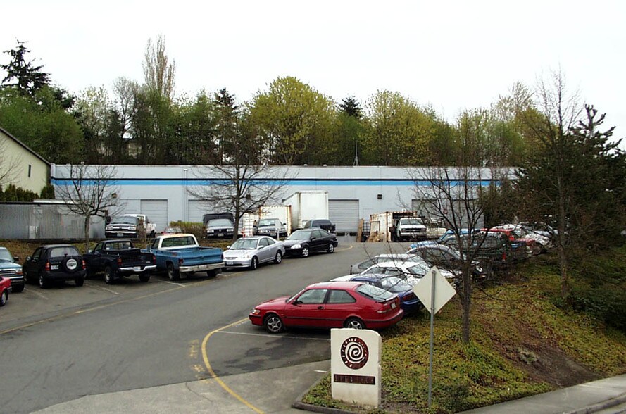 6306 215th St SW, Mountlake Terrace, WA à louer - Photo du bâtiment - Image 2 de 5