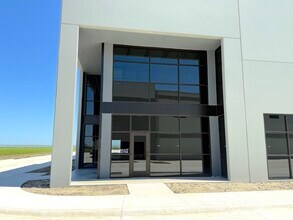 21901 US-79 Hwy, Taylor, TX for lease Interior Photo- Image 2 of 4