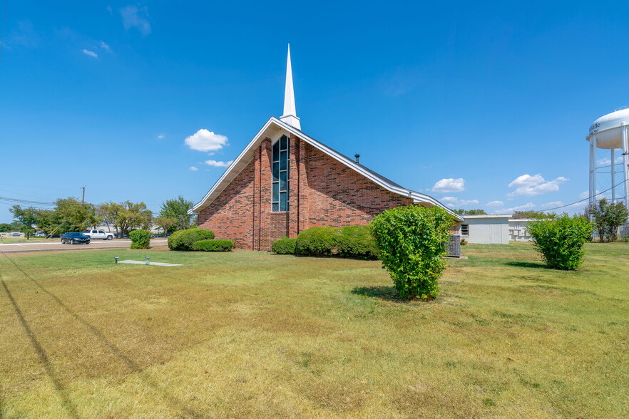 200 Carr Ln, Duncanville, TX à vendre - Photo du bâtiment - Image 3 de 11