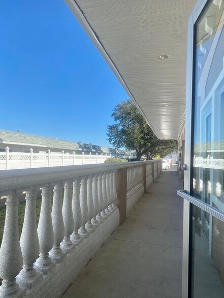 7855 38th Ave N, Saint Petersburg, FL à louer - Photo du bâtiment - Image 3 de 12