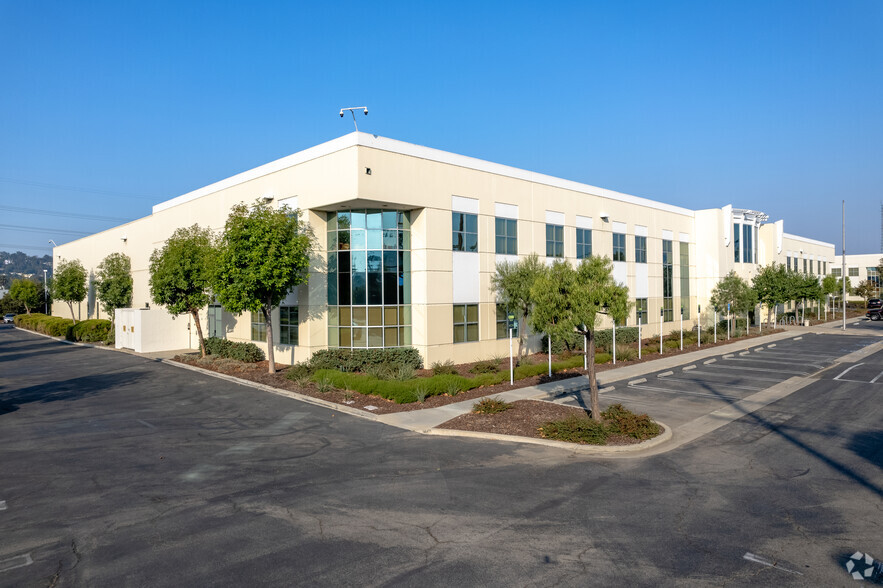 2710 Media Center Dr, Los Angeles, CA for lease - Primary Photo - Image 1 of 24