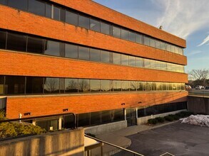 300 Interstate Corporate Cent, Williston, VT for lease Interior Photo- Image 2 of 2