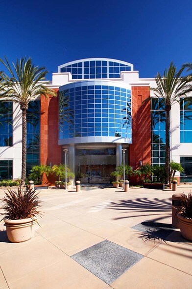 6200 Greenwich Dr, San Diego, CA for lease - Building Photo - Image 2 of 4